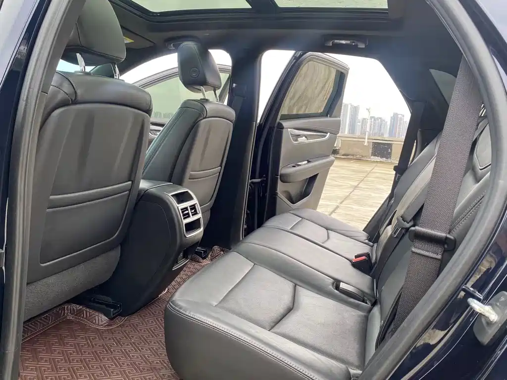 Cadillac XT5 — фото 11