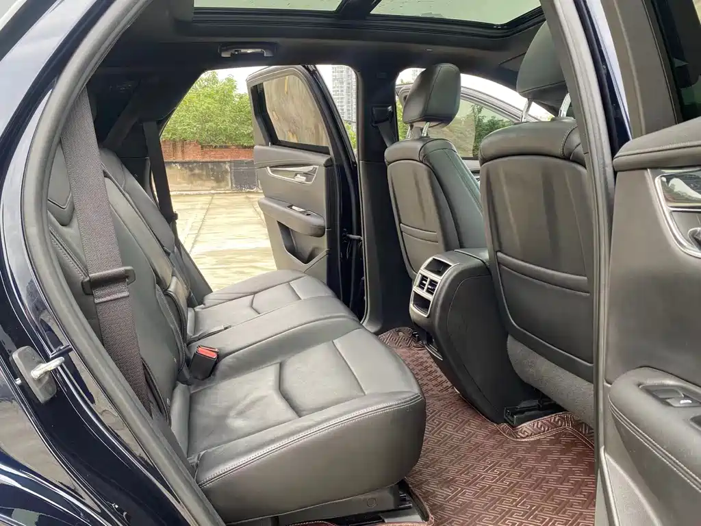 Cadillac XT5 — фото 8
