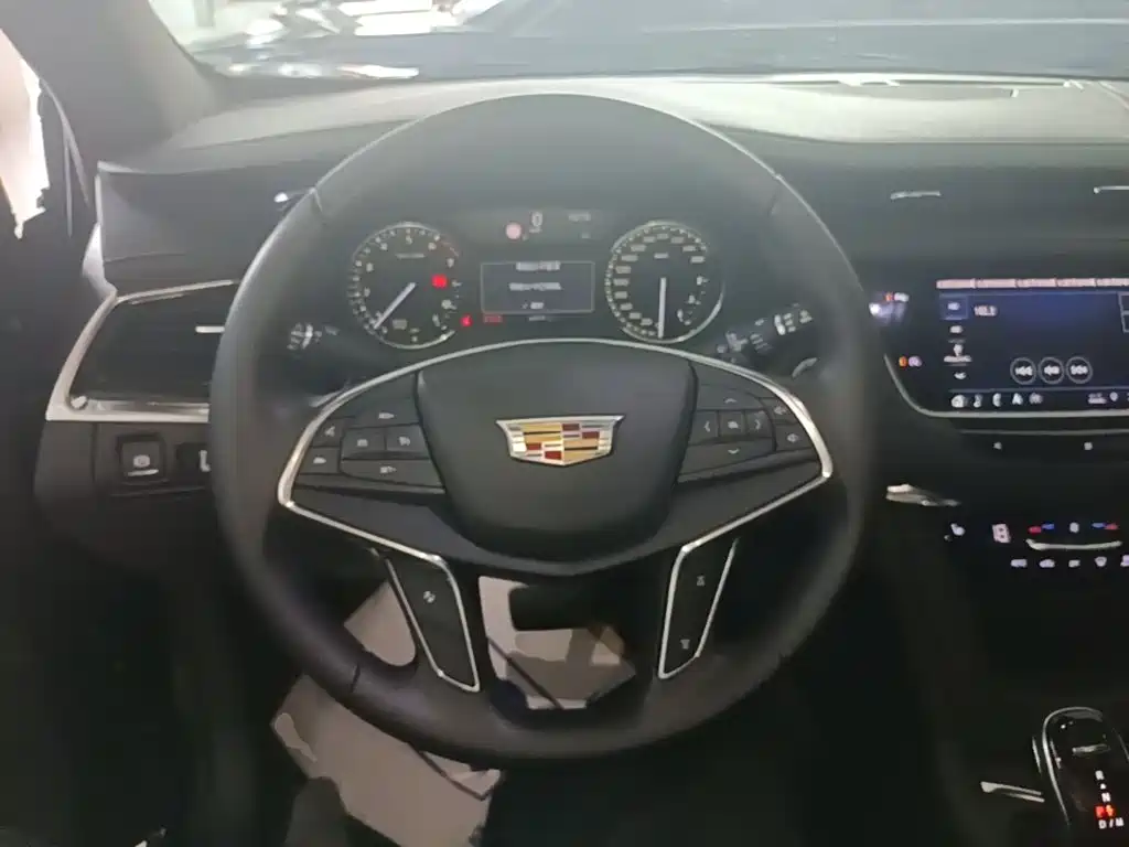 Cadillac XT5 — фото 11