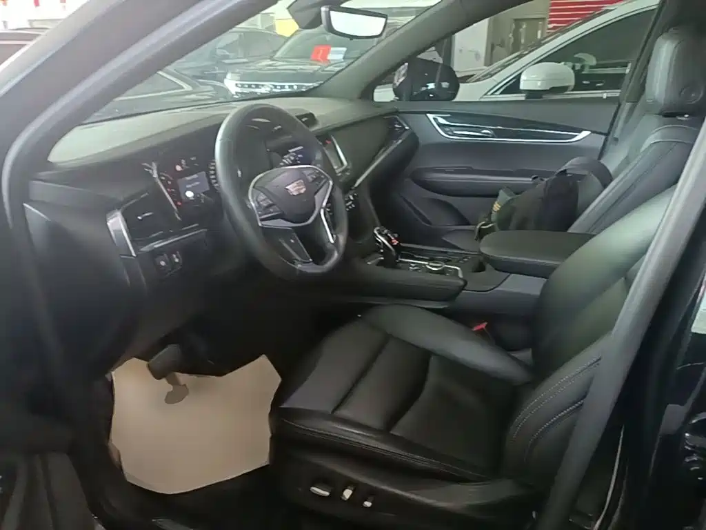 Cadillac XT5 — фото 15