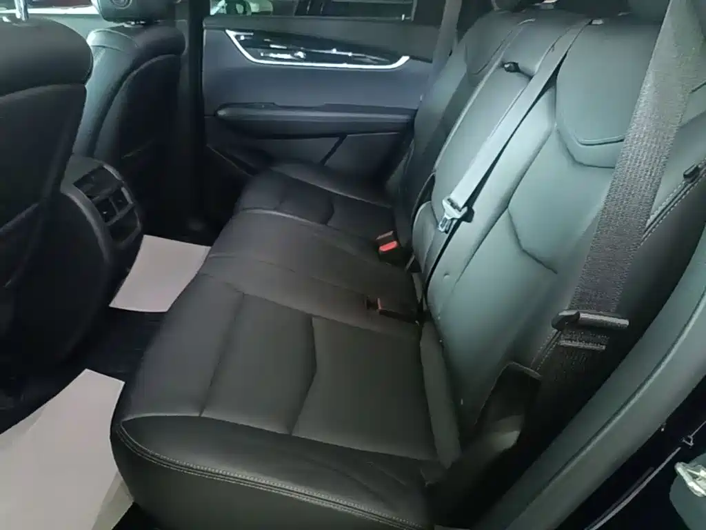 Cadillac XT5 — фото 17