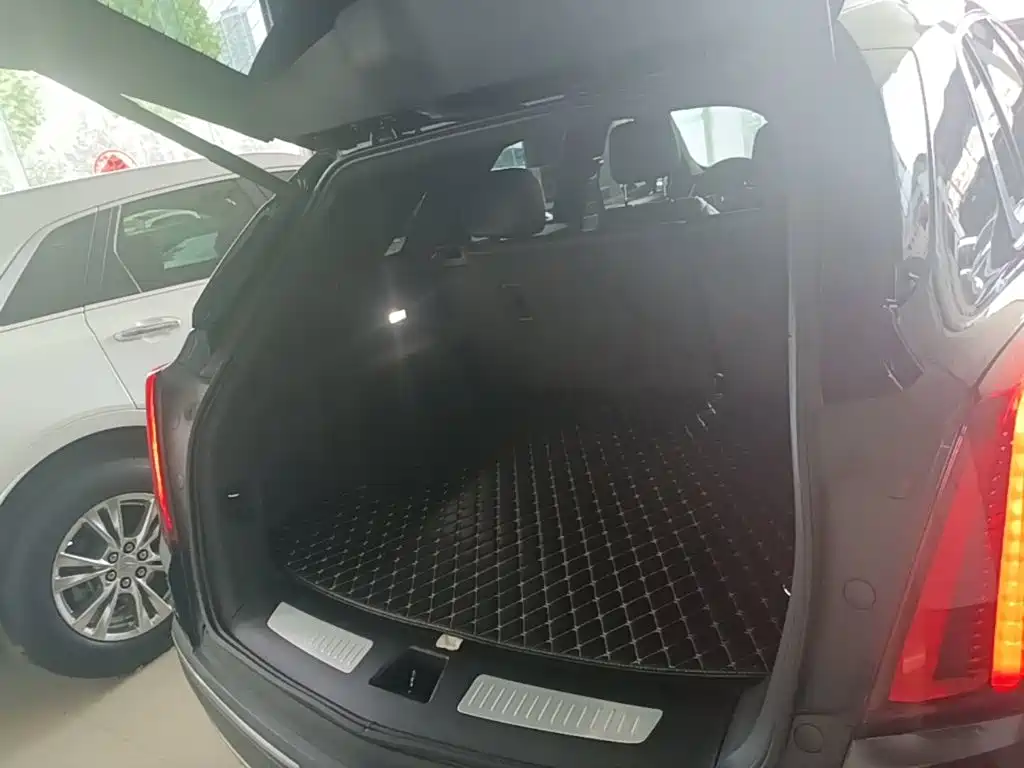 Cadillac XT5 — фото 19