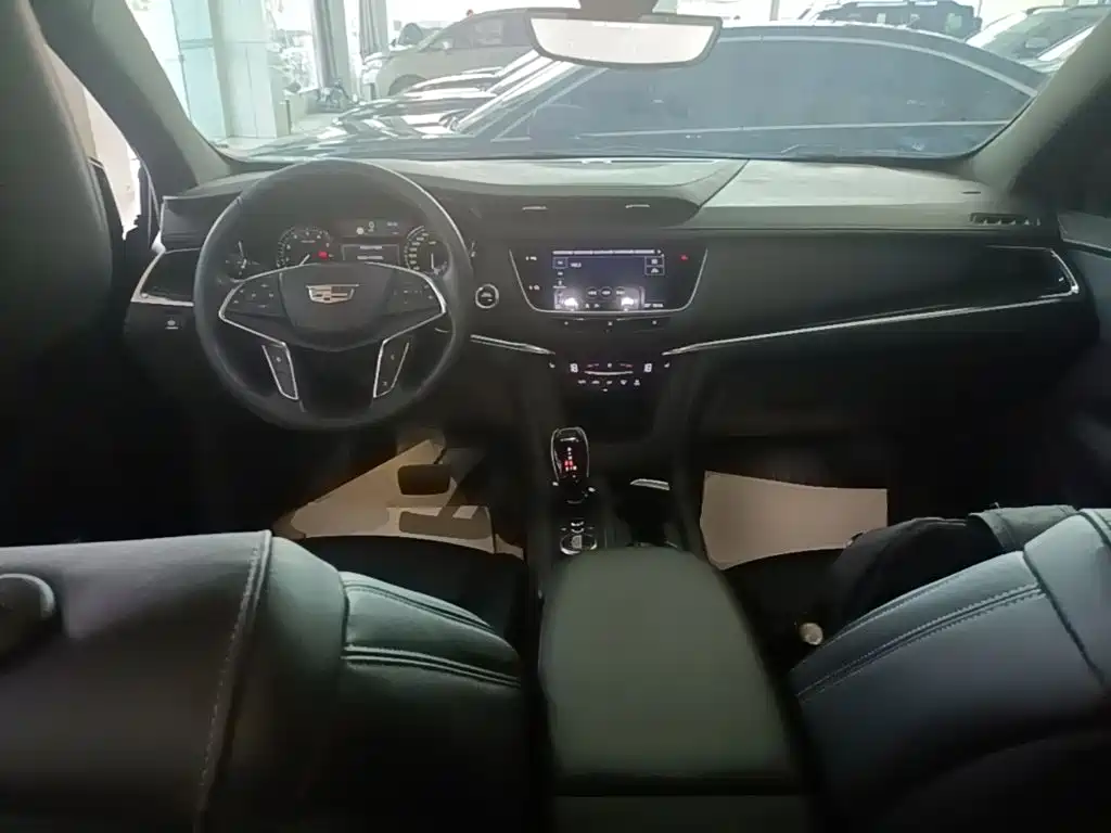 Cadillac XT5 — фото 10