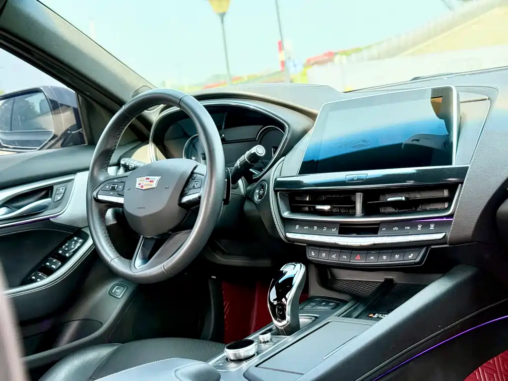 Cadillac CT5 — фото 11