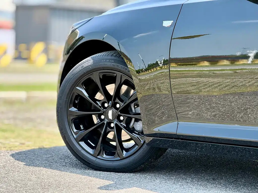 Cadillac CT5 — фото 18