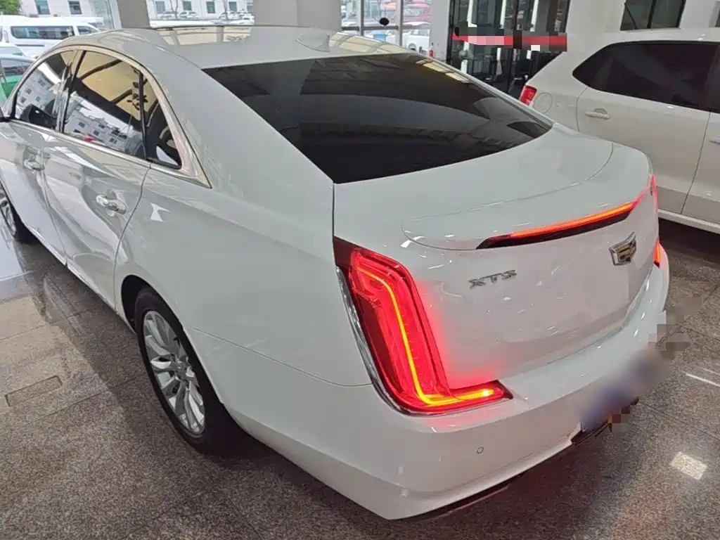 Cadillac XTS — фото 5