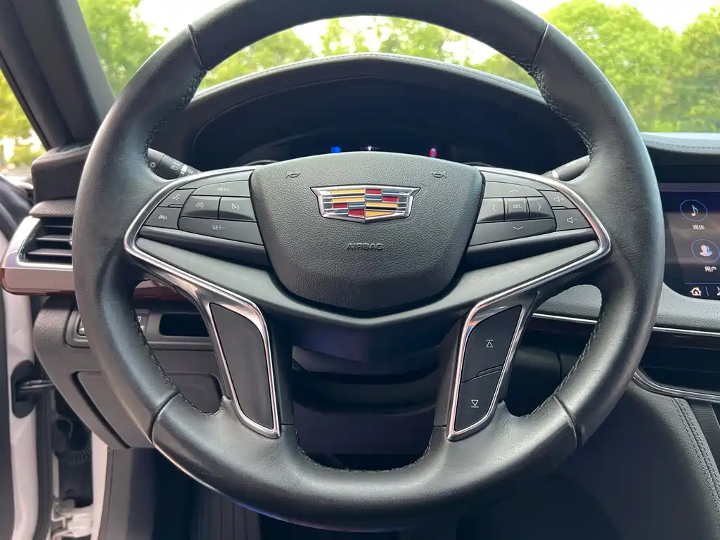 Cadillac CT6 — фото 13