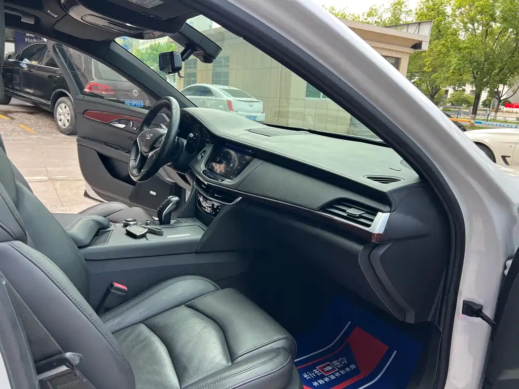 Cadillac CT6 — фото 15