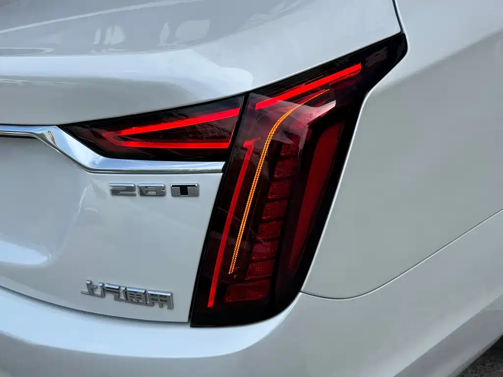 Cadillac CT6 — фото 10