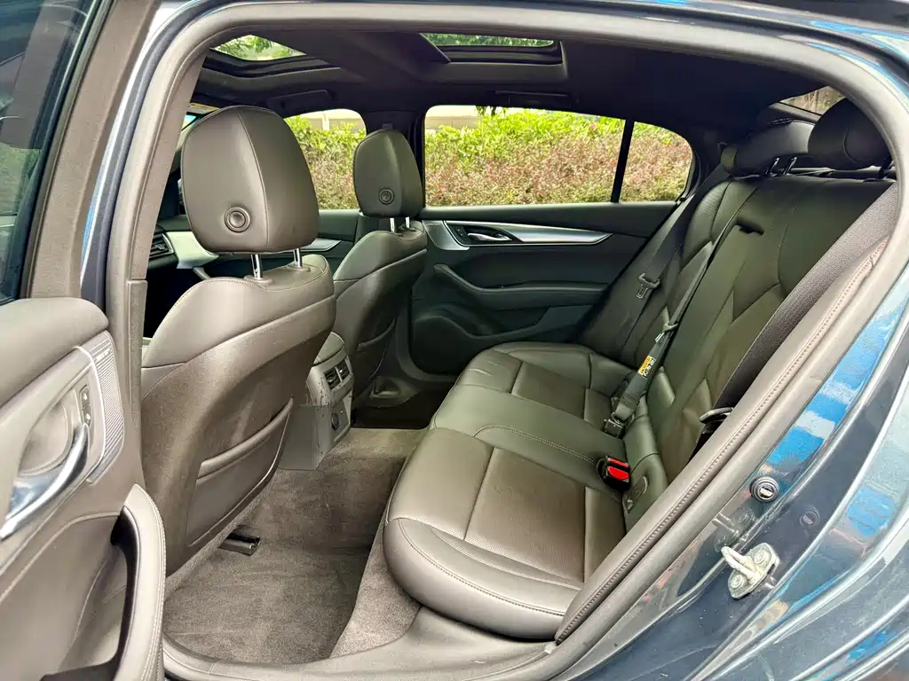 Cadillac CT5 — фото 7