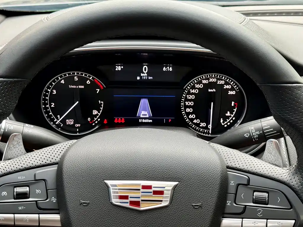 Cadillac CT5 — фото 9
