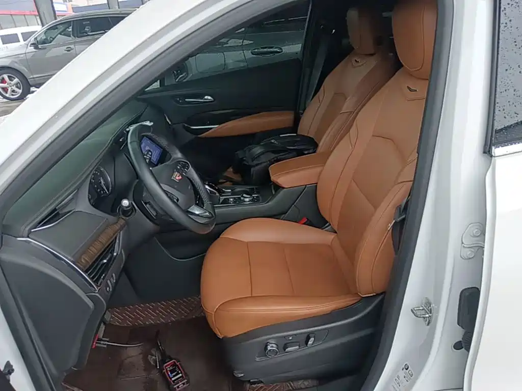 Cadillac XT4 — фото 15