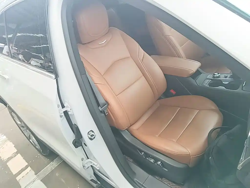 Cadillac XT4 — фото 25