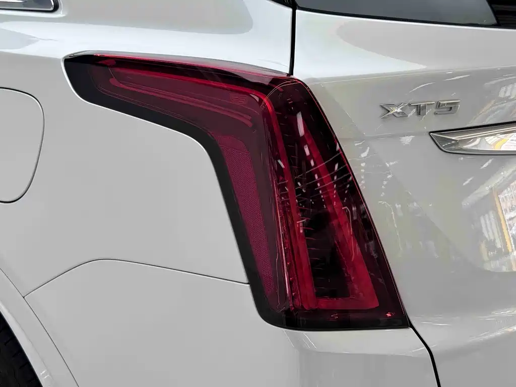 Cadillac XT5 — фото 11