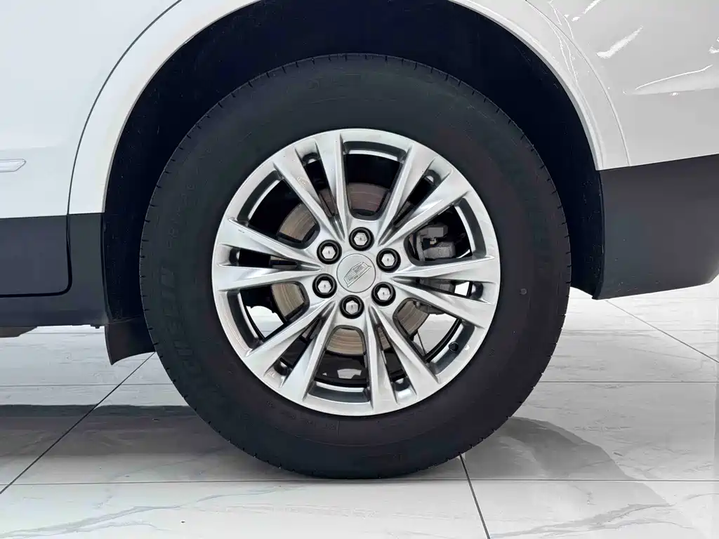 Cadillac XT5 — фото 13