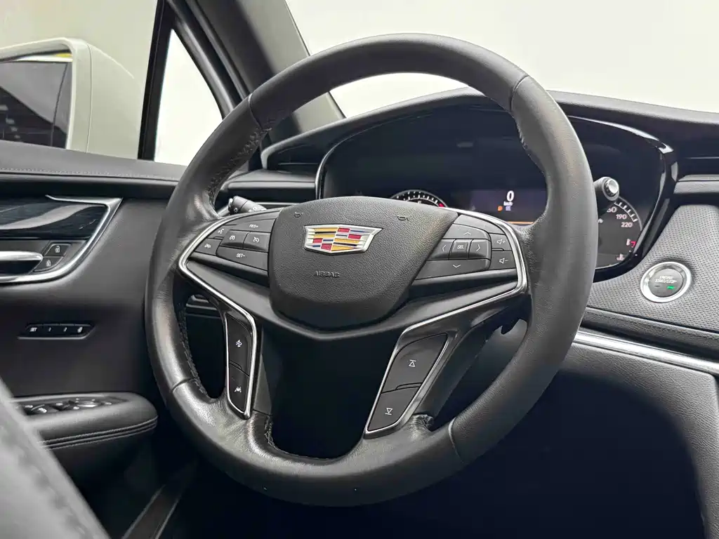 Cadillac XT5 — фото 18