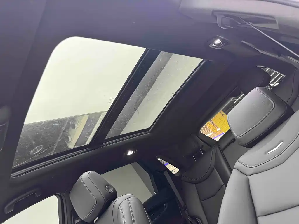 Cadillac XT5 — фото 19