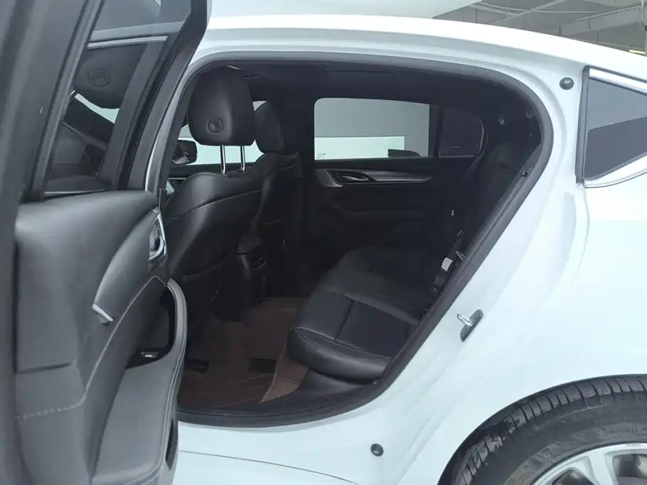 Cadillac CT5 — фото 11