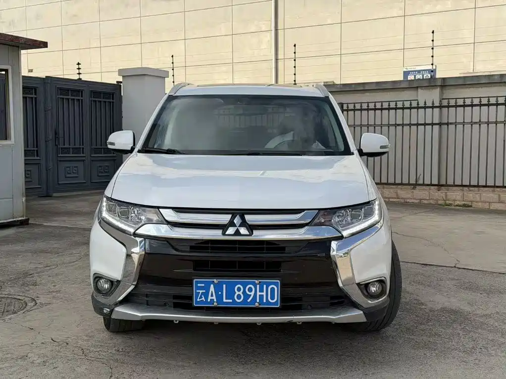 Mitsubishi Outlander — фото 2