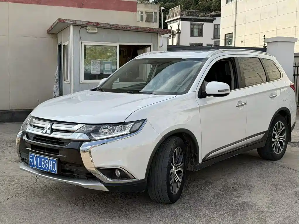 Mitsubishi Outlander — фото 3