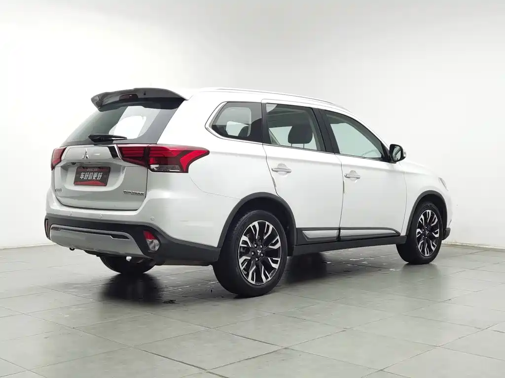 Mitsubishi Outlander — фото 2