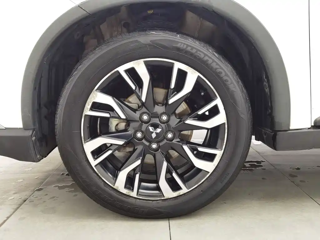 Mitsubishi Outlander — фото 17