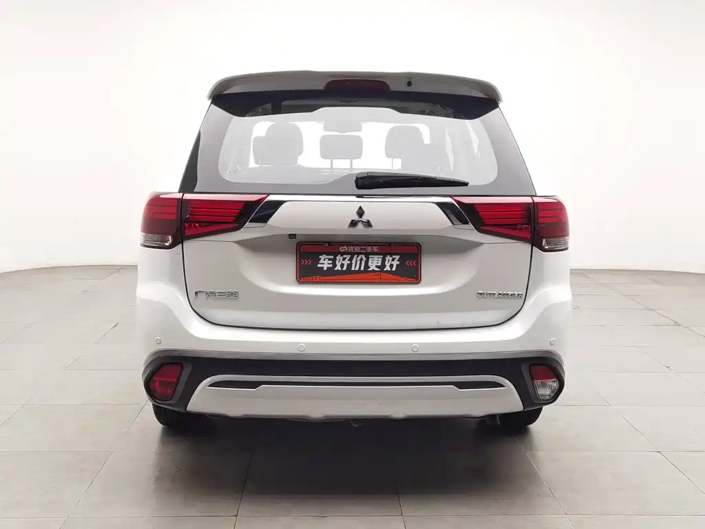 Mitsubishi Outlander — фото 4