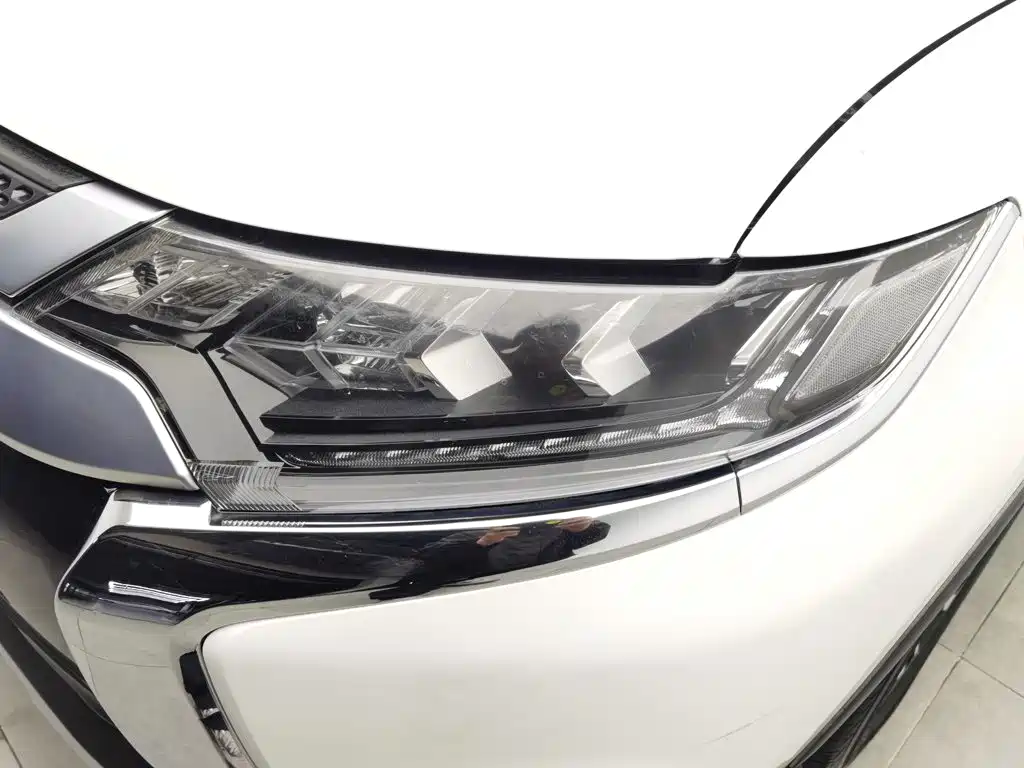 Mitsubishi Outlander — фото 7