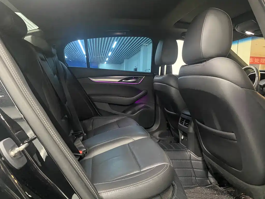 Cadillac CT5 — фото 11
