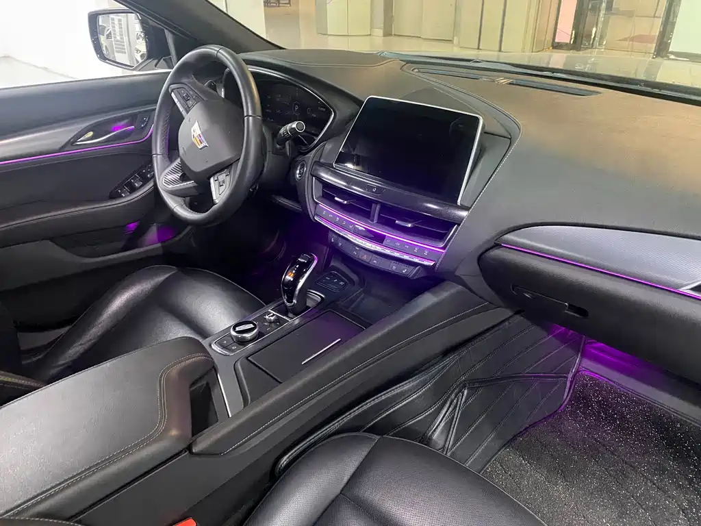 Cadillac CT5 — фото 13