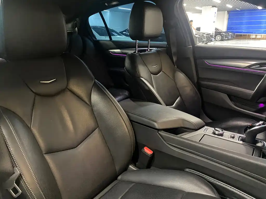 Cadillac CT5 — фото 14