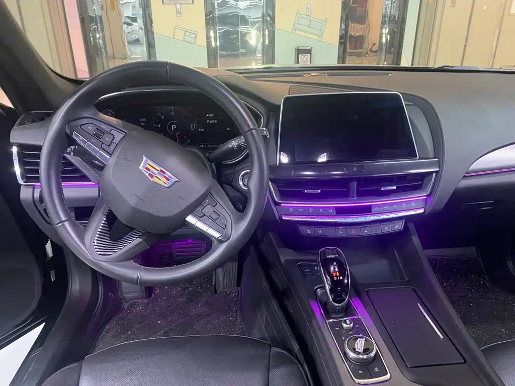 Cadillac CT5 — фото 9