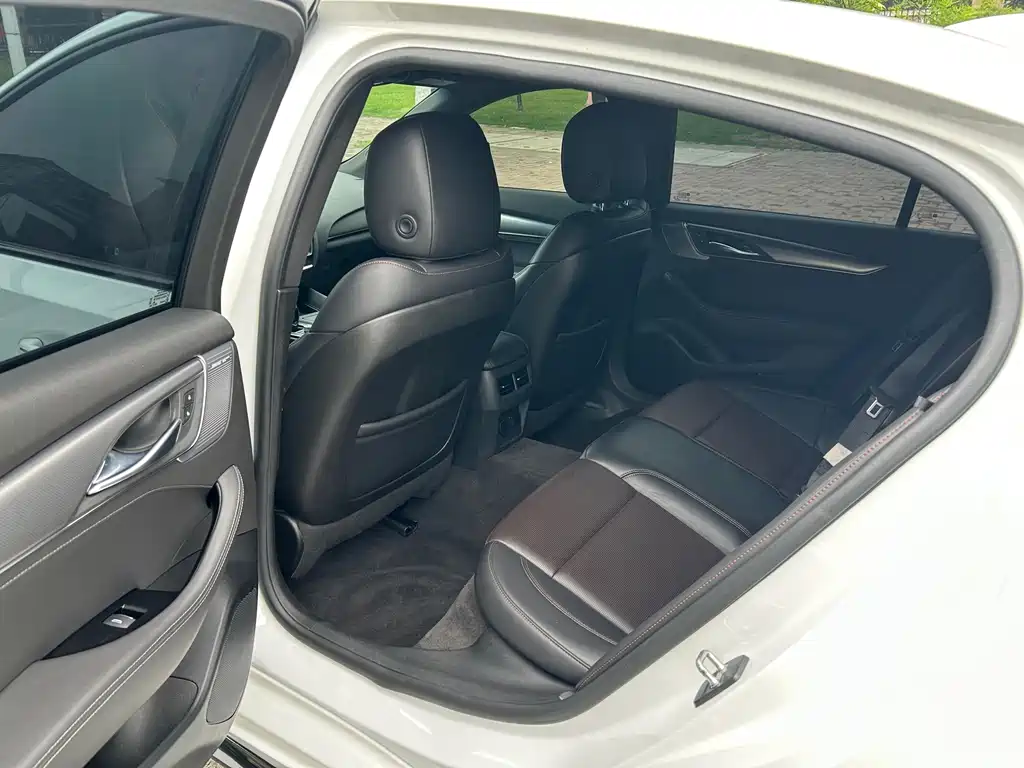Cadillac CT5 — фото 11