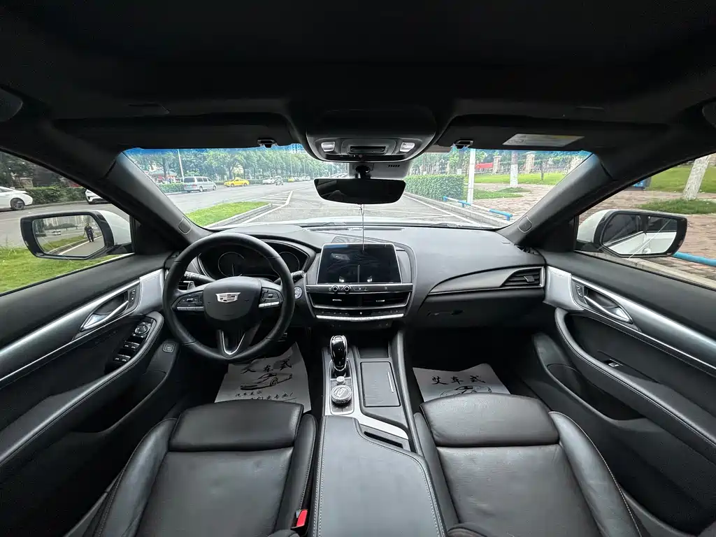 Cadillac CT5 — фото 15
