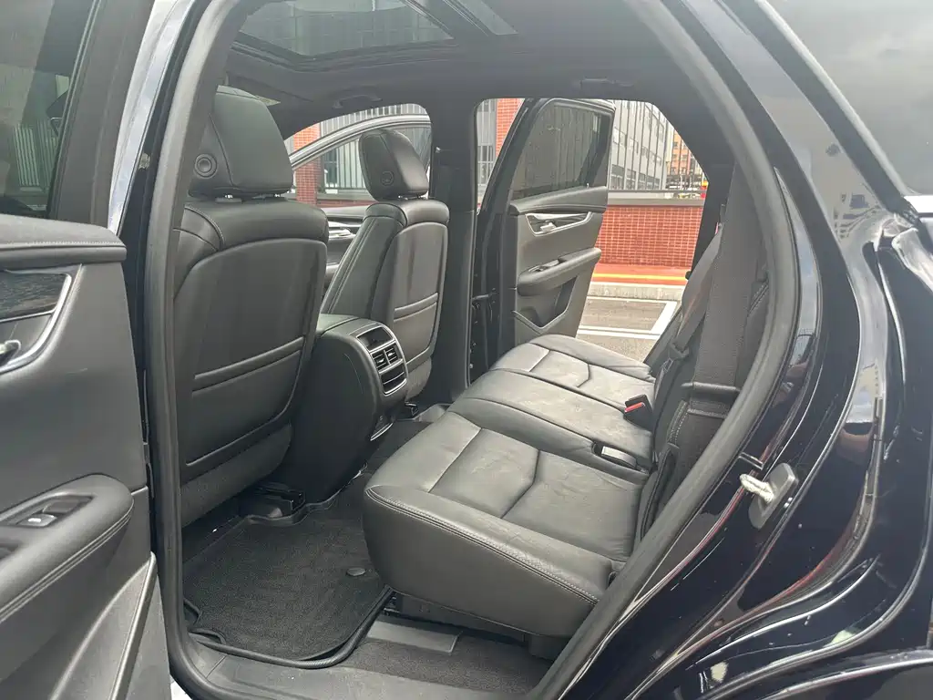 Cadillac XT5 — фото 14