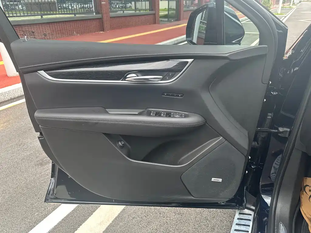 Cadillac XT5 — фото 15