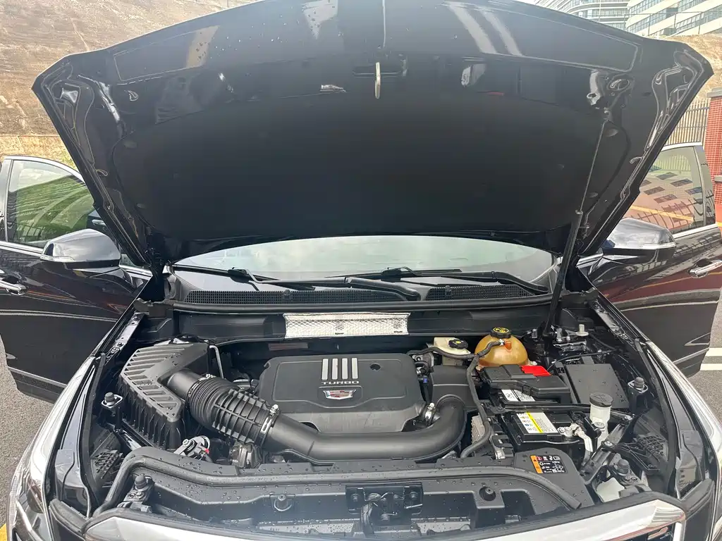 Cadillac XT5 — фото 17