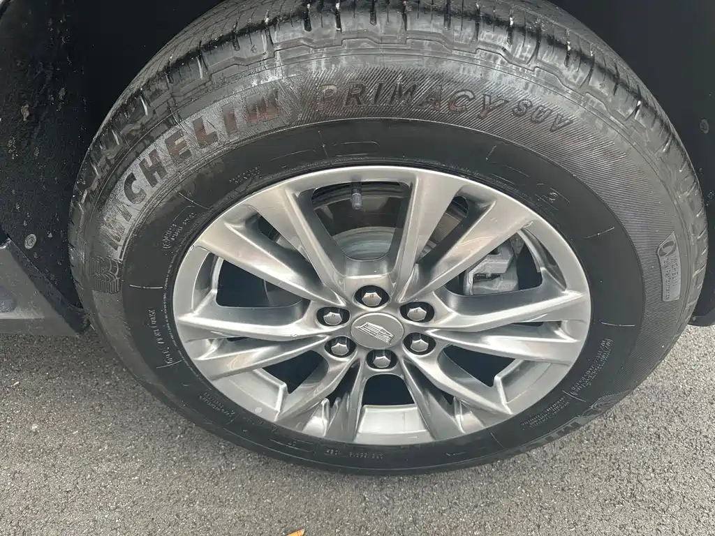 Cadillac XT5 — фото 18