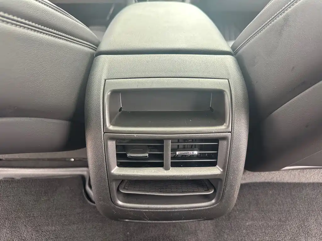 Cadillac XT5 — фото 19