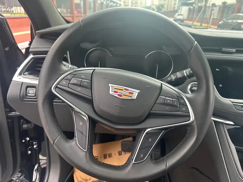 Cadillac XT5 — фото 9