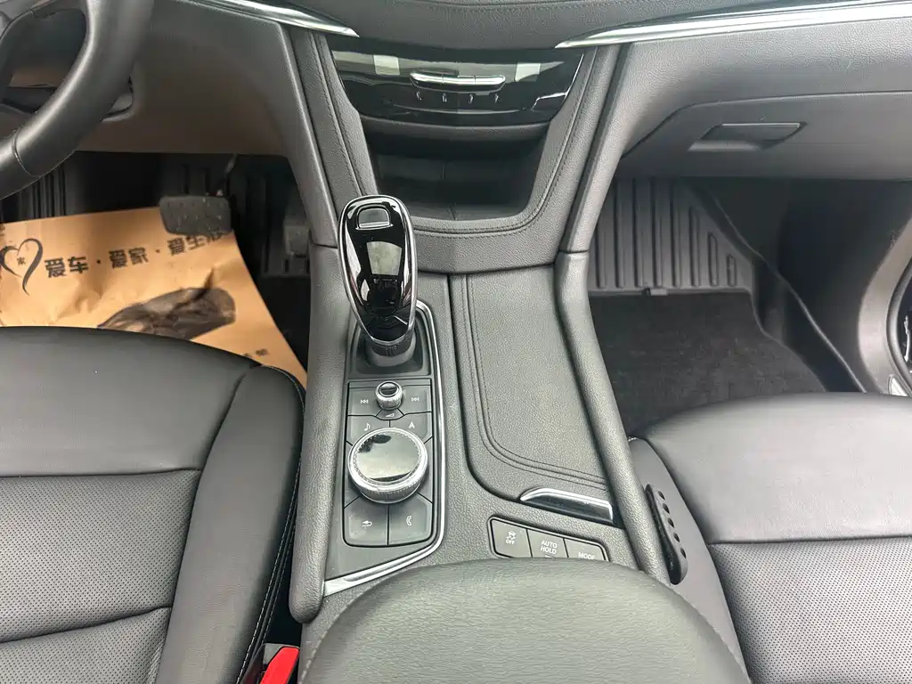 Cadillac XT5 — фото 10