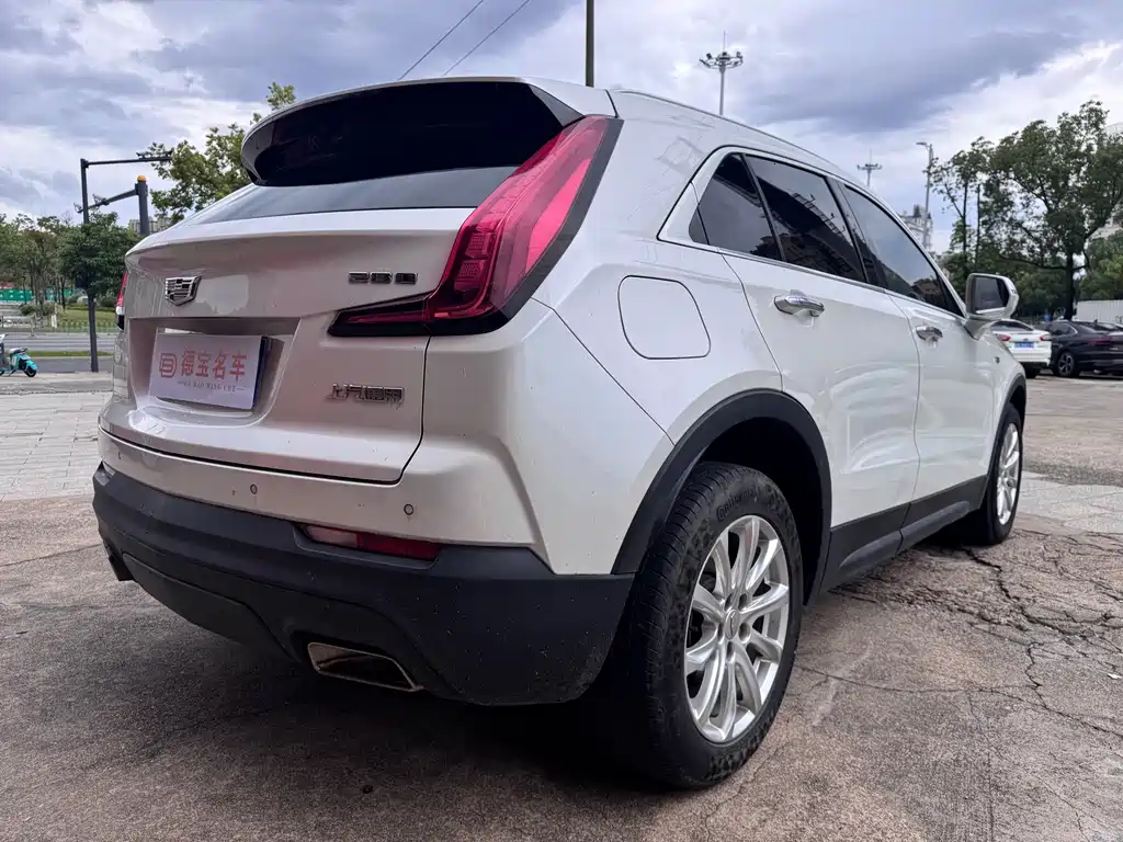 Cadillac XT4 — фото 11