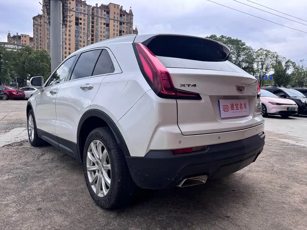 Cadillac XT4 — фото 13