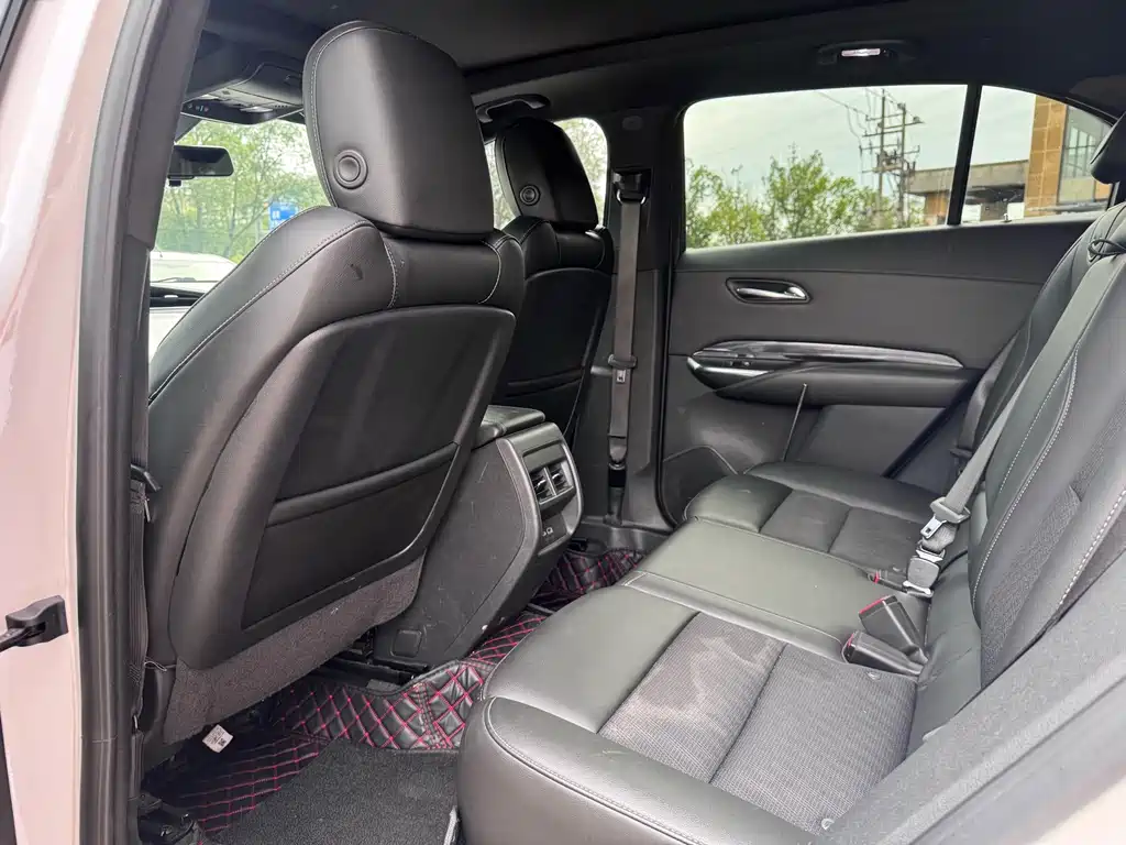 Cadillac XT4 — фото 7