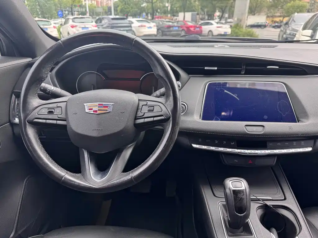 Cadillac XT4 — фото 9