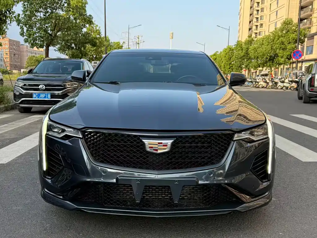 Cadillac CT4 — фото 2