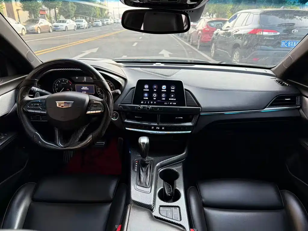 Cadillac CT4 — фото 6