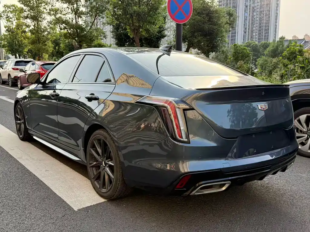Cadillac CT4 — фото 10