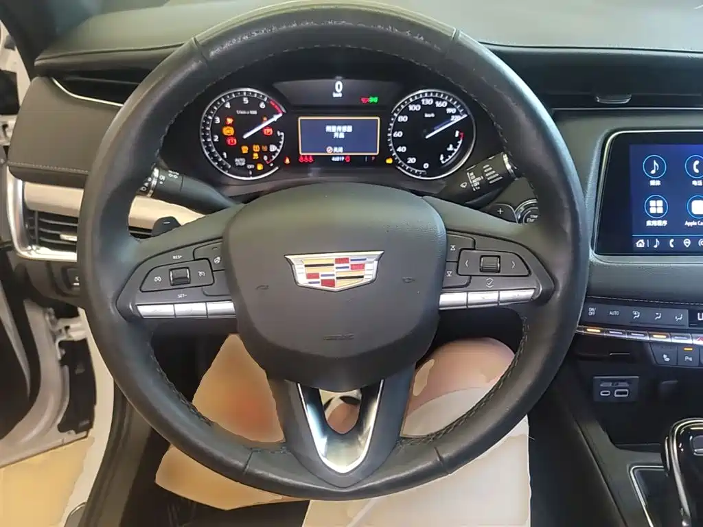 Cadillac XT4 — фото 11