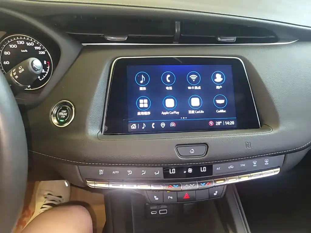 Cadillac XT4 — фото 13